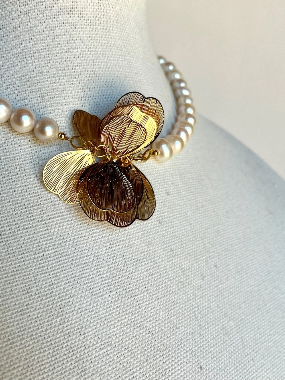 Gold Tone Floral Pendant Pearl Necklace with Ivory Pearls